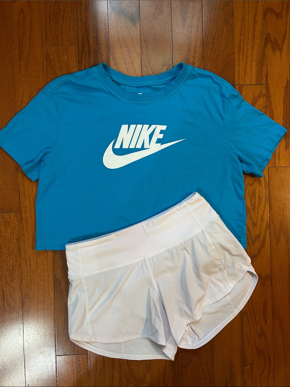 Nike Cropped Logo Tee